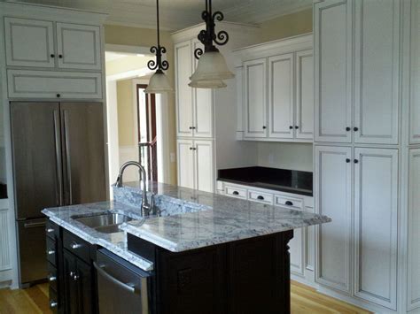 Kitchen cabinets and granite countertops. Pin by Vaughn Homes on Daniel Island, South Carolina ...
