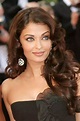 Aishwarya Rai Bachchan’s Doppelgänger Recreates Her Iconic Scene ...