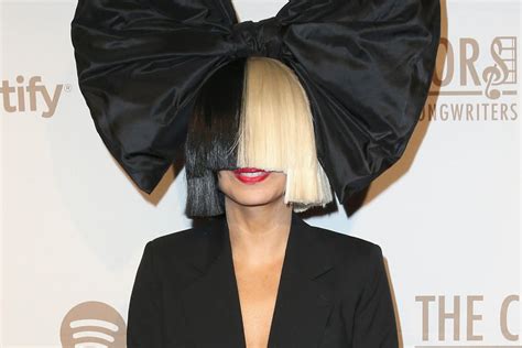 sia posts nude photo of herself in a bid to stop someone from selling the naked images