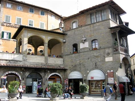 If you're not sure what to say, try asking, what can you do? here are some things cortana can do for you: Cortona - Wikivoyage