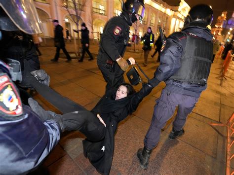 Thousands Arrested Across Russia At Anti War Protests Russia Ukraine War News Al Jazeera