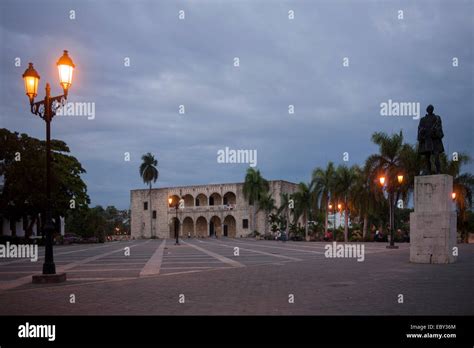 dominikanische republik santo domingo la zona colonial la plaza de la hispanidad el alcázar