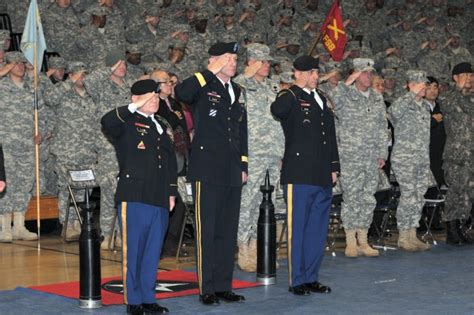 2id Introduces New Top Enlisted Soldier Says Farewell To Another