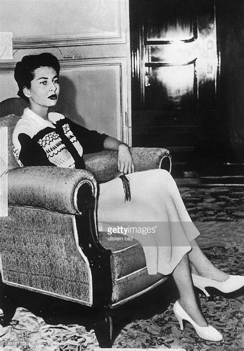 Soraya Esfandiary Bakhtiary Kaiserin Von Persien 1951 1958 Iran Ganzkoerperaufnahme In