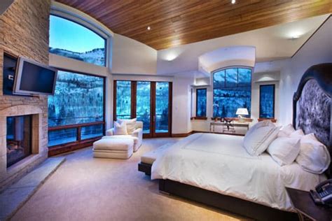 54 Cozy Living Spaces With Expansive Snowy Views