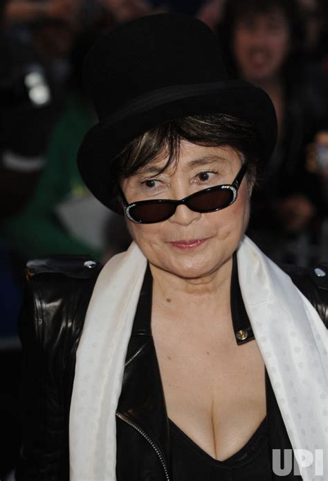 Photo Yoko Ono Attends The Gq Awards In London Lon20090908120