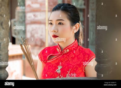 Traditional Chinese Lady Hi Res Stock Photography And Images Alamy
