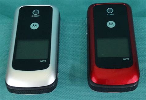 Motorla Pair Wx345 Flip Phones With Chargers Cosumer Cellular Ebay