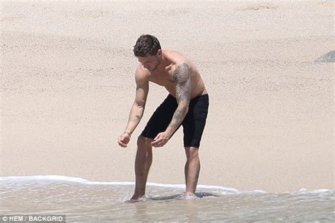 Shirtless Ryan Phillippe Shows Off His Six Pack And Tattoos In Cabo