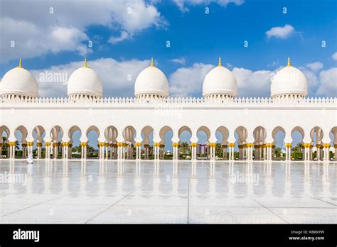 Abu Dhabi United Arab Emirates December 16 2015 Arches And Columns