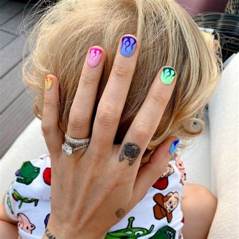 Последние твиты от uñas pintadas (@unaspintadascom). 19 Coloridos diseños de uñas que te harán sentir alegre | Tendencias 24