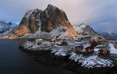 Обои море пейзаж горы природа скалы дома деревня Норвегия