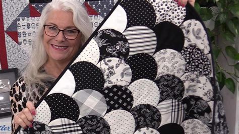 Make And Quilt A Clamshell Quilt All In One Step Youtube