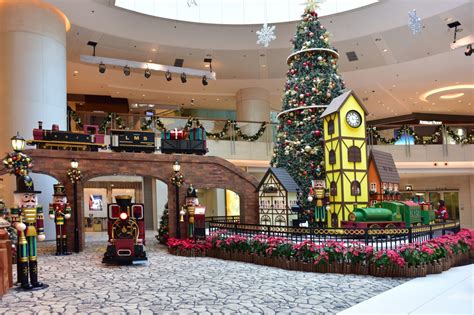 Mall Santa Tells Kid Hillarys On The Naughty List