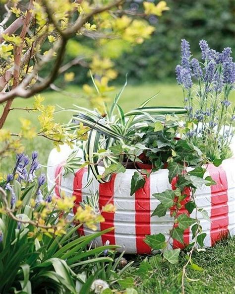 With a bit of jute rope and a glue gun, you can turn a vase or dish into a rustic creation fit on the spectrum of home décor styles, eclectic designs are often the easiest to replicate. 37 Easy And Cheap Beautiful DIY Garden Decor With Used ...