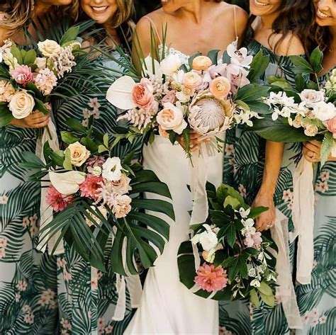 Dgreetings.com offers unique online idea of tropical wedding flower bouquets, centerpieces. Pin by Ranyhere on mariage in 2020 | Unique wedding ...