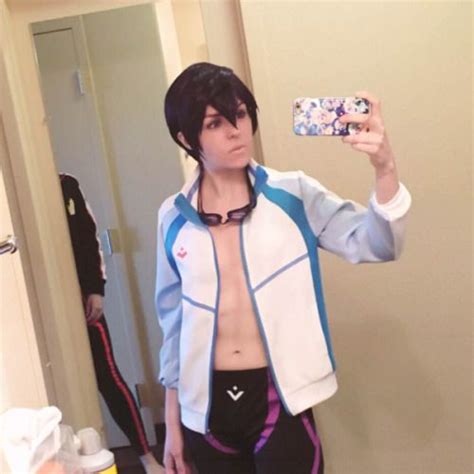 Quick Post On Open Chest Binding Chest Cool Outfits Cosplay