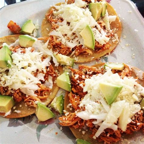 Tostadas De Tinga Comida Mexicana Comida Comida Y Bebida