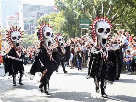 Mexico City Holds First Ever Day Of The Dead Parade Thanks James Bond