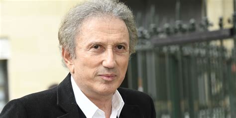 Michel drucker a dû faire face à quelques pépins de santé. Michel Drucker : il a subi une opération au coeur et ...