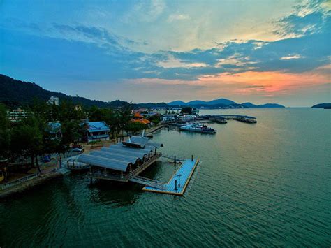 Lebih menarik lagi ini adalah masjid yang tertua di malaysia. Tempat Menarik Di Teluk Senangin Perak