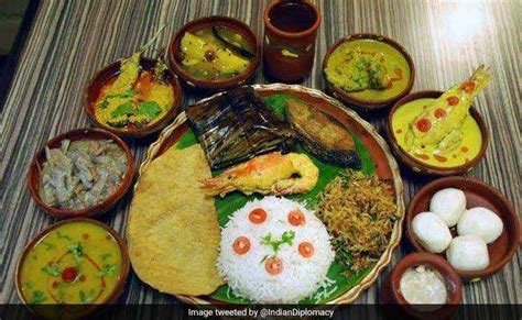 The ingredients, methods of preparation, preservation techniques, and types of food eaten at different meals vary among cultures. India's Food Diversity In 29 Pictures
