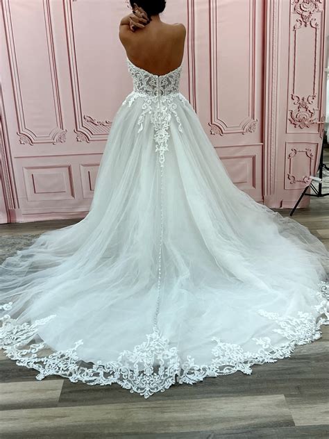 Allure Bridals 9715 Sample Wedding Dress Save 45 Stillwhite