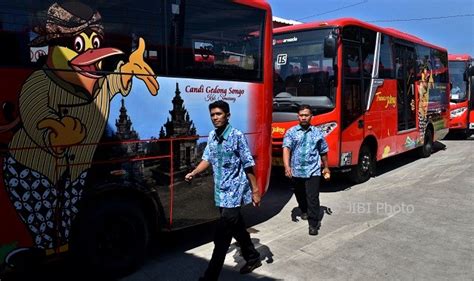 Dimulai dari perusahaan otobus (po) putera mulya, yang meluncurkan trayek bus milik putera mulya menggunakan tipe scania double decker. Persyaratan Masuk Supir Bus Trans Semarang / Bus Trans ...