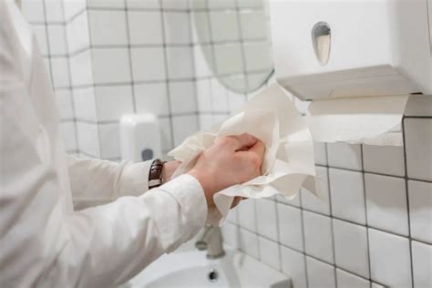 Paper Towels Better At Removing Viruses Than Jet Dryers Healthy Living