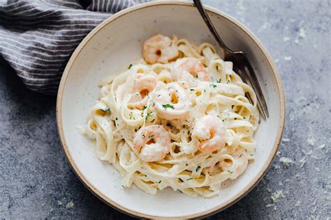 Add the garlic, sage, and white wine to the shrimp pan. Shrimp,Garlic,Wine,Cream Sauce For Pasta : Garlic Shrimp ...