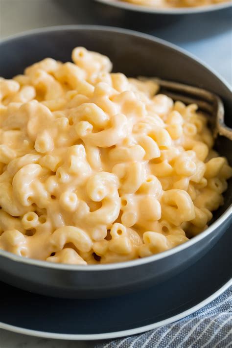 Melt the butter in a saucepan until foaming, then stir in the flour and cook for 2 mins. Mac and Cheese (Easy Stovetop Recipe) - Cooking Classy