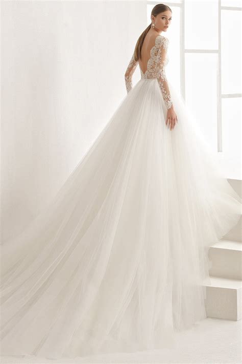 Elegante abito da sposa color avorio! Rosa Clarà 2017: gli abiti da sposa della nuova collezione ...