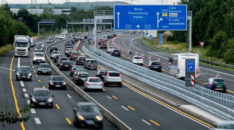 3000 Kilometer Stau Auf Deutschen Autobahnen Vor Allem In Bayern