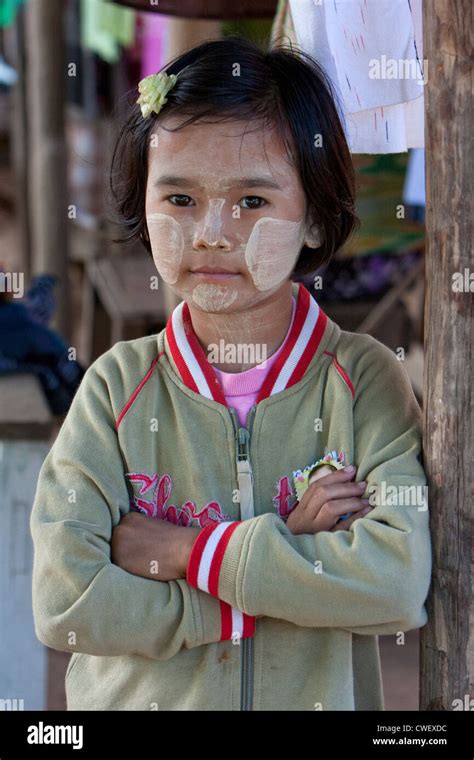 Myanmar Burma Mingun Near Mandalay Young Burmese Girl She Is