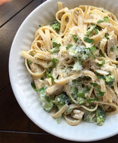 Top with the chicken and a couple of bacon strips and. Chicken And Broccoli Alfredo * Zesty Olive - Simple, Tasty, and Healthy Recipes