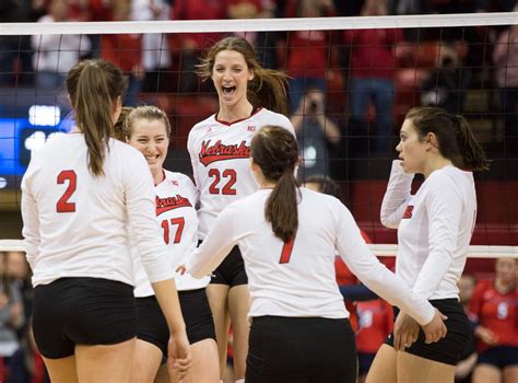 No 5 Huskers Sweep Stony Brook Advance In Ncaa Volleyball Tournament