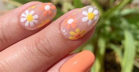 Daisy Nail Art Is Trending We Have Your Easy Step By Step Tutorial