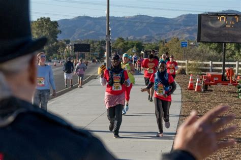Santa Clarita Marathon Attracts Packs Of Runners Many