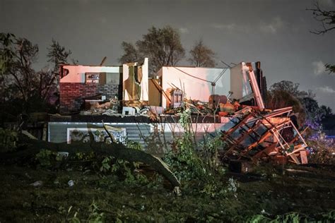 Tornado Sweeps Through Suburban Chicago Causing Damage Wtop News