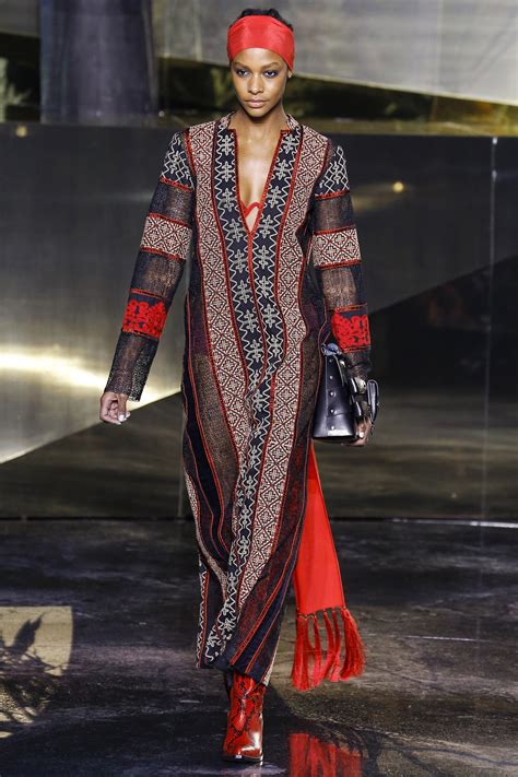 Hm kleider fur hochzeitsgaste b7741d. Show Review: H&M Studio Fall 2016 - Fashion Bomb Daily ...