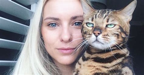 Cats That Dont Like Taking Selfies 30 Photos Thechive