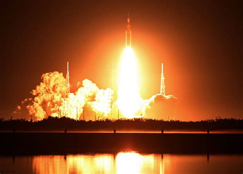 Artemis I Nasa Rocket Launch Photos Toward The Moon Are Spectacular