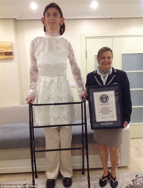 Turkey S Ft Tall Rumeysa Gelgi Is Guinness World Records Tallest Teenager Daily Mail Online