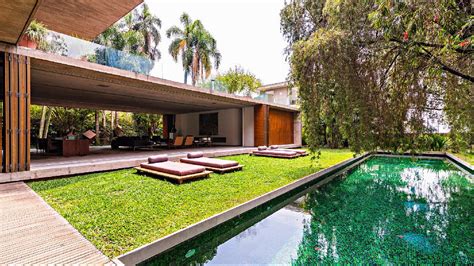 The unexpectedly elegant homes in São Paulo that blend Brutalisms muscularity with tropical