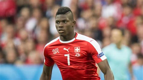 The player was born in 1997, in yaounde, cameroon. Nati-Spieler Breel Embolo: «Man packt mich hier in Watte ...