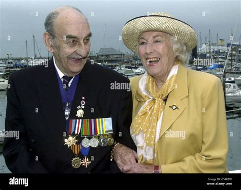 forces sweetheart dame vera lynn and second world war veteran les may from margate pose for