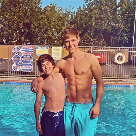 The Stars Come Out To Play Mason Dye New Shirtless Twitter Pics