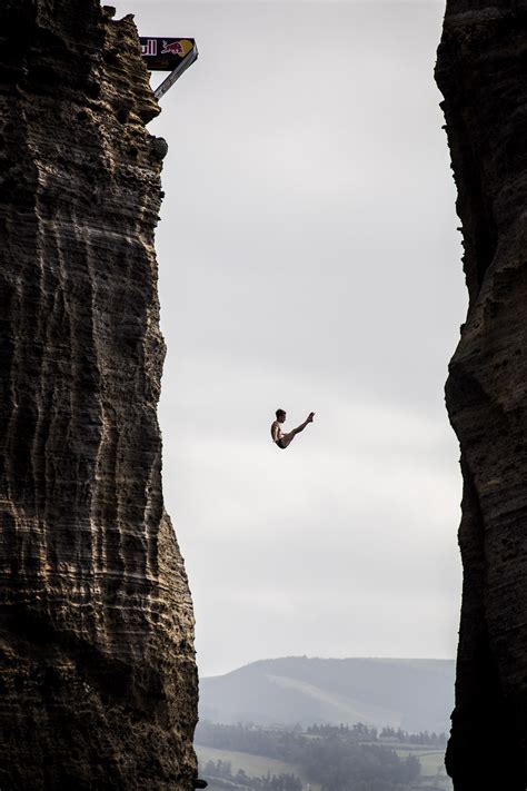 Gallery Stunning Pictures Of Cliff Diving World Series In Portugal