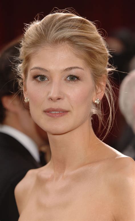 Pin By Stacy Haldeman On People Rosamund Pike Actresses Celebrities