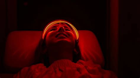 Using Red Light Therapy For Macular Degeneration In Your Eyes